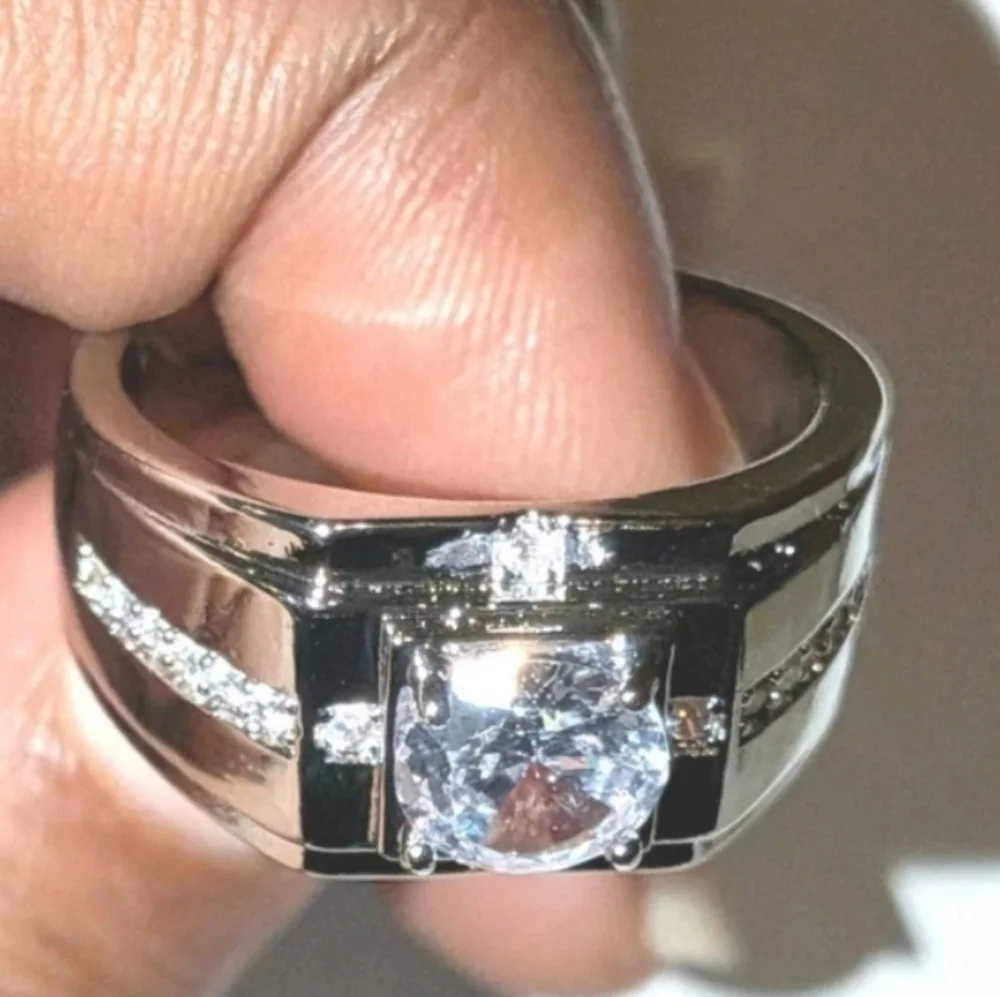 Elegant Men's Ring Sz 11